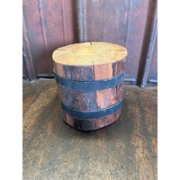 Baumstamm Mit Metallumreifung Als Blumenhocker Baumstamm Mit Metallumreifung Als Blumenhocker von blackpeacockvintage