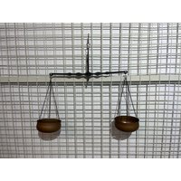 Kleine Waage Mit Kupferkessel Kleine Waage Mit Kupferkessel von blackpeacockvintage