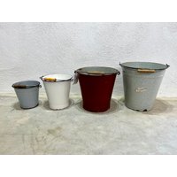 Verschieden Emaille Eimer von blackpeacockvintage