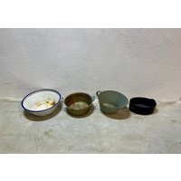 Verschiedene Vintage Schüsseln Und Behälter von blackpeacockvintage