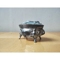 Verzierte Vintage Metallschatulle von blackpeacockvintage