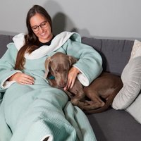 Kuscheldecke Mit Ärmeln - Mint/Sandweiß | Für "Frostbeulen" Kreiert Xl Größe Bewegungsfreiheit Made in Germany 100% Vegan von blanketino
