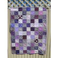 Unisex Baby Quilt in Grau Und Lila, Grau, Baby-Dusche-Geschenk, Baby-Geburtstagsgeschenk Versandfertig von bluesquarequilting