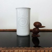 Ak Kaiser Sunburst Relief Porzellan Op-Art Vase von boSwedishStyle