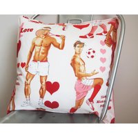 Cheeky Pin Up Kissenbezug - Sportlich von bobbinandbaste