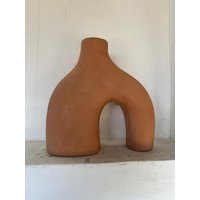 Natürliche Terrakotta-Vase Natürliche Terrakotta-Vase von bohemartisanatpotrie