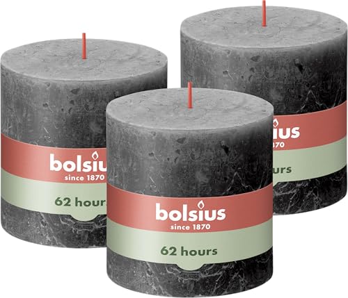 Bolsius Rustik Stumpenkerze XXL - Anthrazit - 3 Stück - 10 x 10 cm - Dekorative Haushaltkerzen - Länge Brenndauer 62 Stunden - Unparfümierte - Enthält Natürliches Pflanzenwachs - Ohne Palmöl Bolsius Rustik Stumpenkerze XXL - Anthrazit - 3 Stück - 10 x 10 cm - Dekorative Haushaltkerzen - Länge Brenndauer 62 Stunden - Unparfümierte - Enthält Natürliches Pflanzenwachs - Ohne Palmöl von bolsius