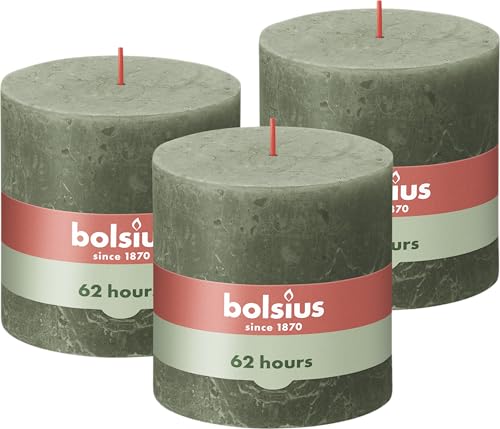 Bolsius Rustik Stumpenkerze XXL - Olivengrün - 3 Stück - 10 x 10 cm - Dekorativ - Länge Brenndauer 62 Stunden - Unparfümierte - Enthält Natürliches Pflanzenwachs - Ohne Palmöl von bolsius