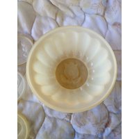 Vintage Tupperware Jello Form Mit Deckel Und 6 Austauschbare-Snap-In-Mold-Muster von bonzaisantiquities