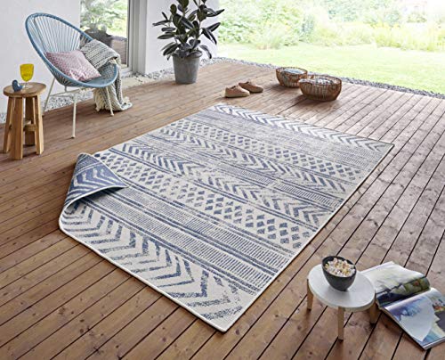 NORTHRUGS In- und Outdoor Teppich Biri 80x150cm - Wendeteppich Wetterfest Boho Style Vintage Design Läufer für Balkon Terrasse Garten Wintergarten Wohnzimmerteppich Wasserfest in Blau Creme von NORTHRUGS