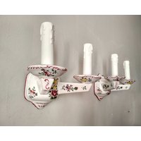 Paar 2-Flammige Wandleuchten Aus Rissigem Weißem Steingut Mit Blumenmotiven Im Clamecy-Stil von bouticantic