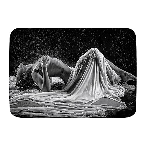 Badvorleger Nackte Frau Im Regen Mit Weißem Und Schwarzem Hintergrund 40X60Cm Willkommen Fußmatte Rutschhemmender Wasserabsorbierend Schmutzfangmatte Für Eingang Flur von bozhoushiyangshangshangmaoyouxiangongsi