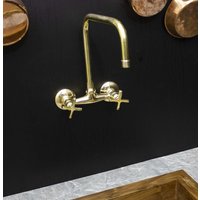 Massiver Messing-Küchen-Wandmontage-Wasserhahn Mit L-Auslauf Und Kreuzgriffen Massiver Messing-Küchen-Wandmontage-Wasserhahn Mit L-Auslauf Und Kreuzgriffen von brasspure