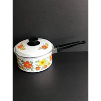 Vintage, Emaillegeschirr, Japan Retro Küche, Floral Orange Gelb, Topf Sauce Pfanne Mit Deckel, Mid Century 1970Er Jahre von brocantechezaicha