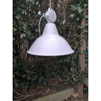 Alte Retro Industrie Emaille Fabriklampe Lampe Hängelampe Weiß Vintage Groß Metall Shabby Chic von brocantemonamour