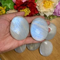 1Pc Blue Flash Moonstone Palm Stone｜Rainbow Adularescence Healing Crystal｜Natural Worry Stone For Anxiety Relief｜Chakra Balancing Pocket Gem von brosscrystal