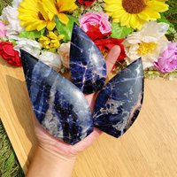 1Pc Natural Blue Sodalite Tear Free Form Crystal Carving - Earthy Gemstone For Home Decor & Healing Energy, Chakra Stone Gift Idea von brosscrystal