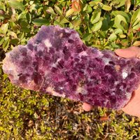 Lustrous Raw Purple Lepidolite Slab - Hand-Polished Healing Crystal Slice For Serene Home Decor, Ideal Housewarming Present von brosscrystal