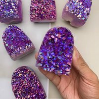 Natural Purple Aura Quartz Cluster - 300G+ Titanium-Coated Crystal Specimen With Stand, Healing Stone Decor & Collector's Gift von brosscrystal