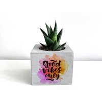 Good Vibes Only Bedruckter Beton Übertopf, Sukkulenten Halter, Personalisierte Geschenke, Kaktus Einzigartiges Geschenk Für Sie, Wohnkultur von btonworks