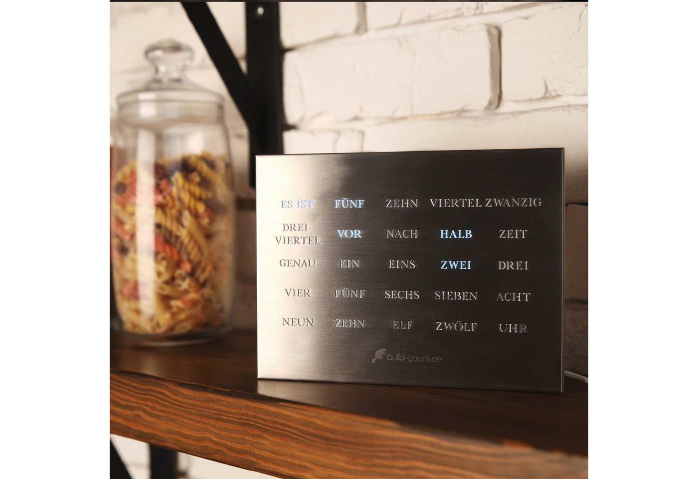 build-yours.de Tischuhr BoxClock Edelstahl - Die Wortuhr für den Schreibtisch - LED Standuhr von build-yours.de