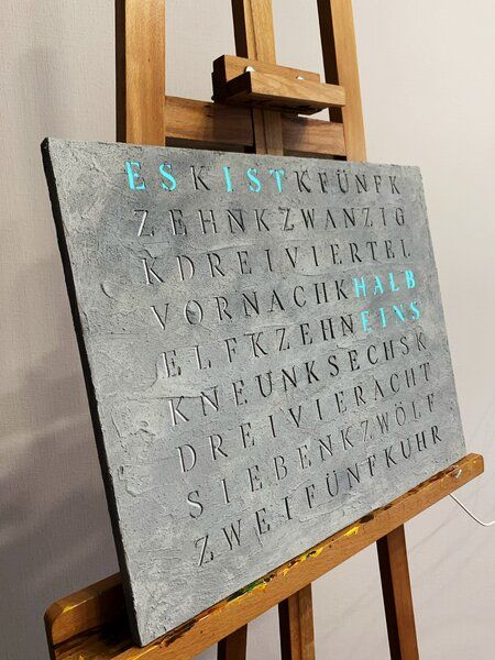 build-yours WordClock Jupiter Beton - LED Wanduhr - Designer Wortuhr Industrial Stil von build-yours