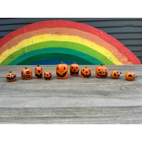 Pick A Mini Kürbis | Halloween Dekoration Tischlandschaft Volkskunst von bunnywithatoolbelt