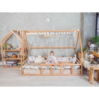 Kleinkind Bodenbett, Hausbett, Holzbett, Spielbett, Montessori Schlafzimmer, Kletterbett, Babyspielraum, Indoor-Spielplatz, Hochbett, Kinderzimmer von busywood