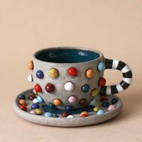 Polka Dot Bucklige Kaffeetasse, Mittelgroße Ooak Handmodellierte Unebenheiten, Schwarze Und Weiße Griffe | Auf Bestellung von byDomi