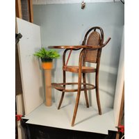 20. Thonet Jugendstil, Kinderhochstuhl Aus Gebogenem Holz Mit Tableau 20. Thonet Jugendstil, Kinderhochstuhl Aus Gebogenem Holz Mit Tableau von byHenk