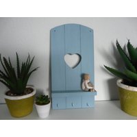 Holzregal Palettenregal Hakenleiste Schlüsselbrett Altholz Wanddeko Mit Herz Shabby Chic von bylichterglanz