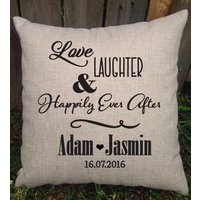 Liebe, Lachen Und Glücklich Bis Ans Ende Kissen. Individuelle Details Für Die Persönliche Note Hinzugefügt. Das Perfekte Geschenk Hochzeit Jubiläum Liebe, Lachen Und Glücklich Bis Ans Ende Kissen. Individuelle Details Für Die Persönliche Note Hinzugefügt. Das Perfekte Geschenk Hochzeit Jubiläum von bylouisegifts