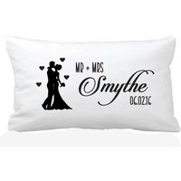 Personalisiertes Mr & Mrs Nachname Kissen, Hochzeitsgeschenk, Baumwoll Kissenbezug Personalisiertes Mr & Mrs Nachname Kissen, Hochzeitsgeschenk, Baumwoll Kissenbezug von bylouisegifts