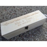 Personalisierte Geätzte Holzweinkiste Jubiläumsgeschenk Personalisierte Geätzte Holzweinkiste Jubiläumsgeschenk von bylouisegifts