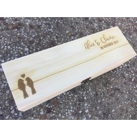 Personalisierte Love Birds Geätzte Weinkiste, Jubiläums-Andenken von bylouisegifts