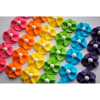 Royal Icing Flower Cupcake Toppers - Regenbogen Mix Mit Weißer Zuckerperle | 30 von cakeartbychristy
