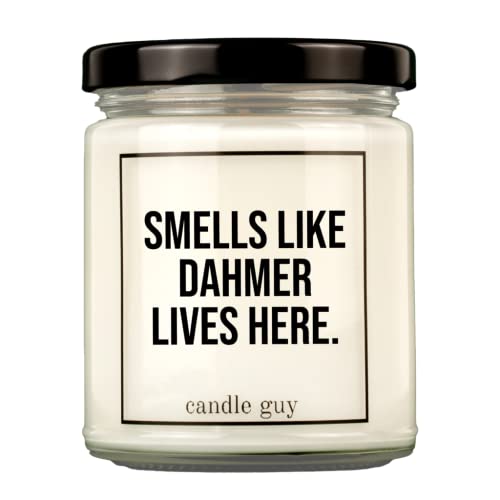 candle guy Duftkerze | Smells like Dahmer lives here. | Handgemacht aus 100% Sojawachs | 70 Stunden Brenndauer von candle guy