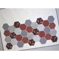 Collegiate Serie Texas A & M Hexagons Quilt Von Quilts Elena Modern Aggie Fabrics Applizierte Sechsecke Wandbehang Versandfertig von carolinasquirrell