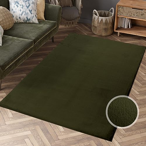 Hochflor Teppich Wohnzimmer - Einfarbig Basil, Oliv-Grün - 120x170 cm - Super Soft Polyester, Samtig-Flauschiger Flor - Fell-Teppiche für Schlafzimmer, Esszimmer, Arbeitszimmer von carpet city