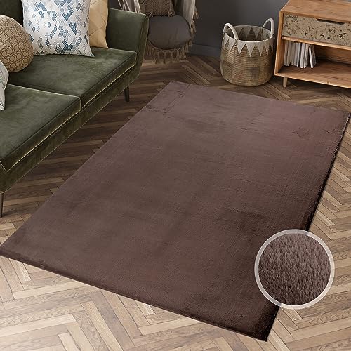 Hochflor Teppich Wohnzimmer - Einfarbig Dark Taupe - 120x170 cm - Super Soft Polyester, Samtig-Flauschiger Flor - Fell-Teppiche für Schlafzimmer, Esszimmer, Arbeitszimmer von carpet city