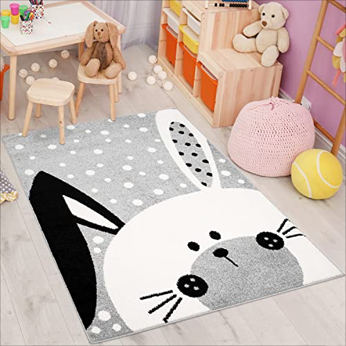 carpet city Kinderteppich Bubble Kids Flachflor Schlappohr-Hase, weiß gepunktet in Grau für Kinderzimmer; Größe: 140x200 cm von carpet city