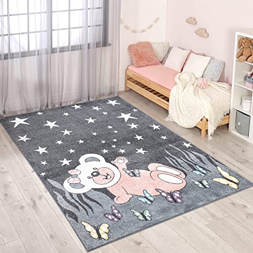 carpet city Teppich Kinderzimmer Teddy-Bär - Grau, Rosa - 190x280 cm - Kinderteppich Kurzflor mit Sternen, Schmetterlingen - Weicher Flor von carpet city