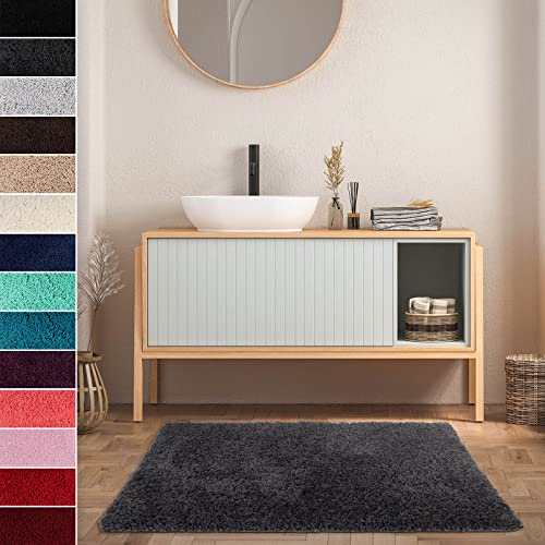 casa pura Badteppich Sky Soft - Flauschige, rutschfeste & Weiche Badematte | Bad & Duschvorleger für Badewanne Dusche & Toilette | Maschinenwaschbar & schnell trocknend | 50x60 cm - Dunkelgrau von casa pura