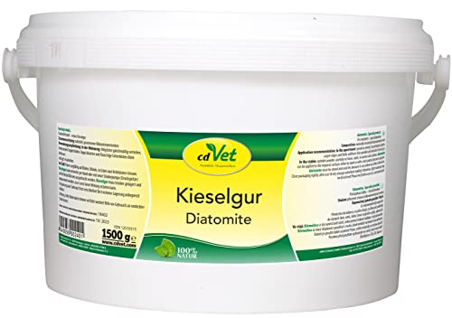 cdVet Naturprodukte Kieselgur 1,5 kg - Hund, Katze, Vogel, Kleintiere - Trockenhilfsstoff - Feuchtigkeitsbindend - bindet Floh + Milbenkot - Stallhygiene - Stallklima - 100% Natur - Kieselalgen - von cdVet