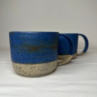 Handgemachte Keramiktasse Mit Henkel | Laguna Schwarzen Punkten Ton von ceramicsAC