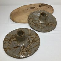Handgemachter Kerzenhalter | Grauer Ton Mit Weiße Glasur von ceramicsAC