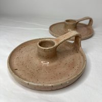 Handgemachter Kerzenhalter Mit Henkel | Pastellrosa Schwarzen Punkten von ceramicsAC