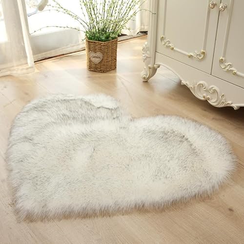 champracer Teppich Flauschig Herzform Teppich 40/50cm Kunstfell Schlafzimmer Teppich Wohnzimmer Teppich Warm Teppich Weich Moderner Stil Dekofell Sofa (weiß grau,50 * 65cm) von champracer