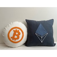 Bitcoin Ethereum Kryptogeld Totem Kissen, Handgefertigter Punch Cyrpto Kissenbezug, Lustige Geschenke Für Männer, Bitcoin Kissen von chillandhome