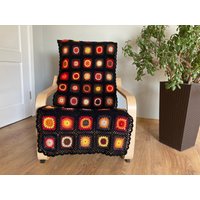 Gehäkelte Blumen Bettschal, Wolle Acryl Rolli Bettläufer, Schwarz Rot Orange Oma Quadrat Sessel, Couch, Sofaüberwurf von cikucakuu